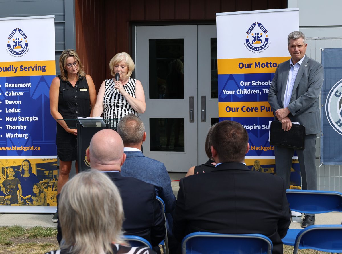 Calmar-Collegiate-School-Esther-Angie-speeches-2-1200x889