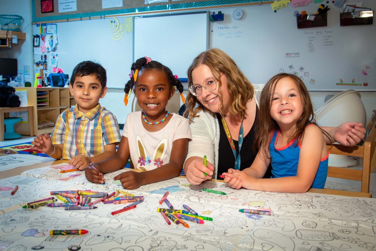 Ecole-Belleview-Elementary-School-68-small-1200x800